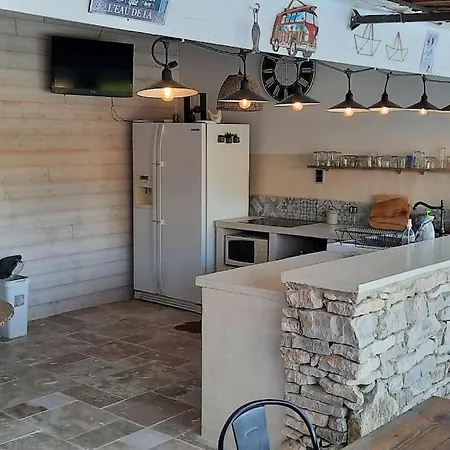 Avec Piscine Et Cuisine D'ete